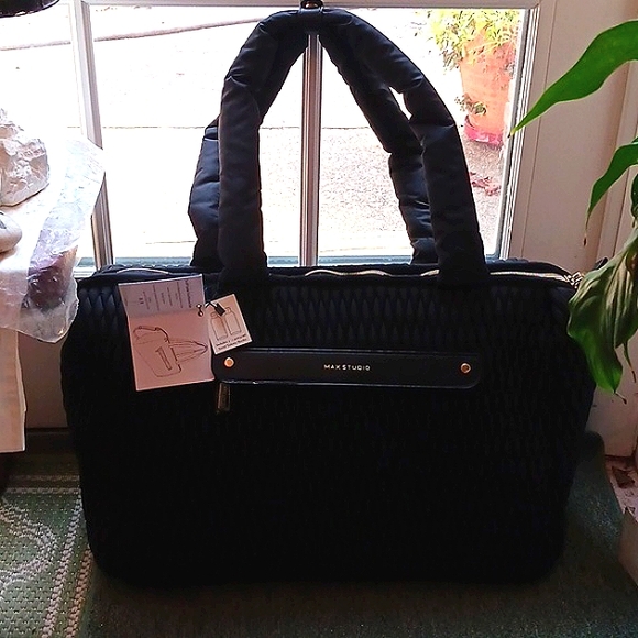 Gorgeous ⚜️Max Studio Diamond Quilt Weekender Bag w/Shoulder Strap ⚜️ *New*